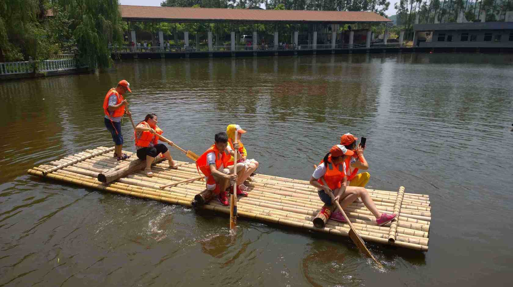 水上竹筏