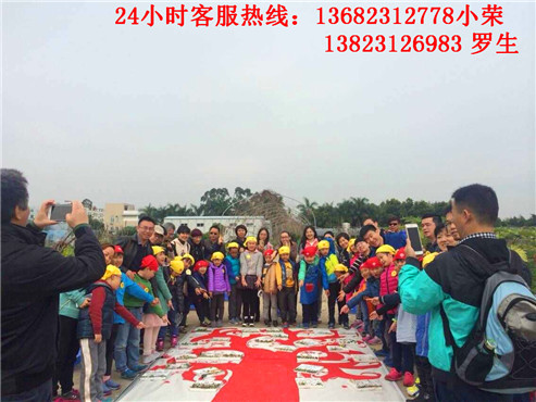 南粤开场农场又是热火朝天的景象，学生们也选择在这里写生，体验农家的生活。