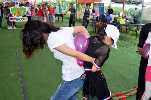 “阳光运动 健康成长”趣味亲子乐